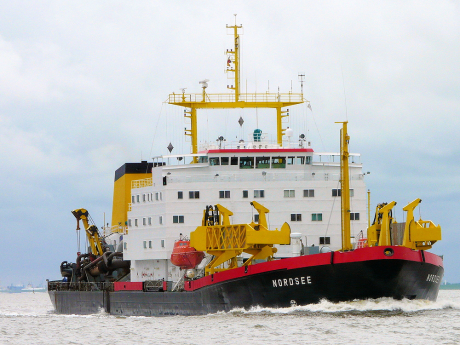 D: Saugbagger 'Nordsee' im Jade-Fahrwasser  [Foto: BWSA]